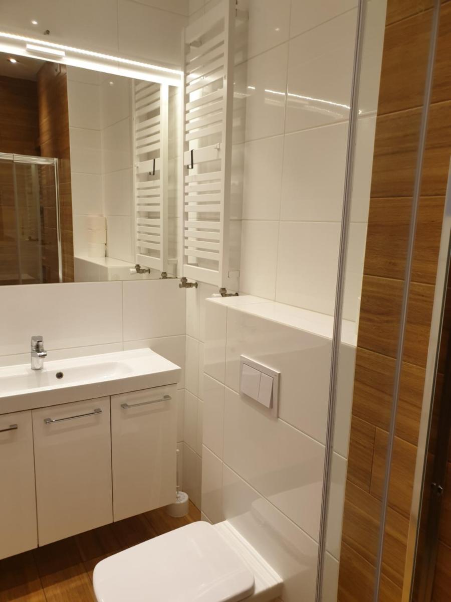 Maly apartament w zieleni blisko jeziora - Housity