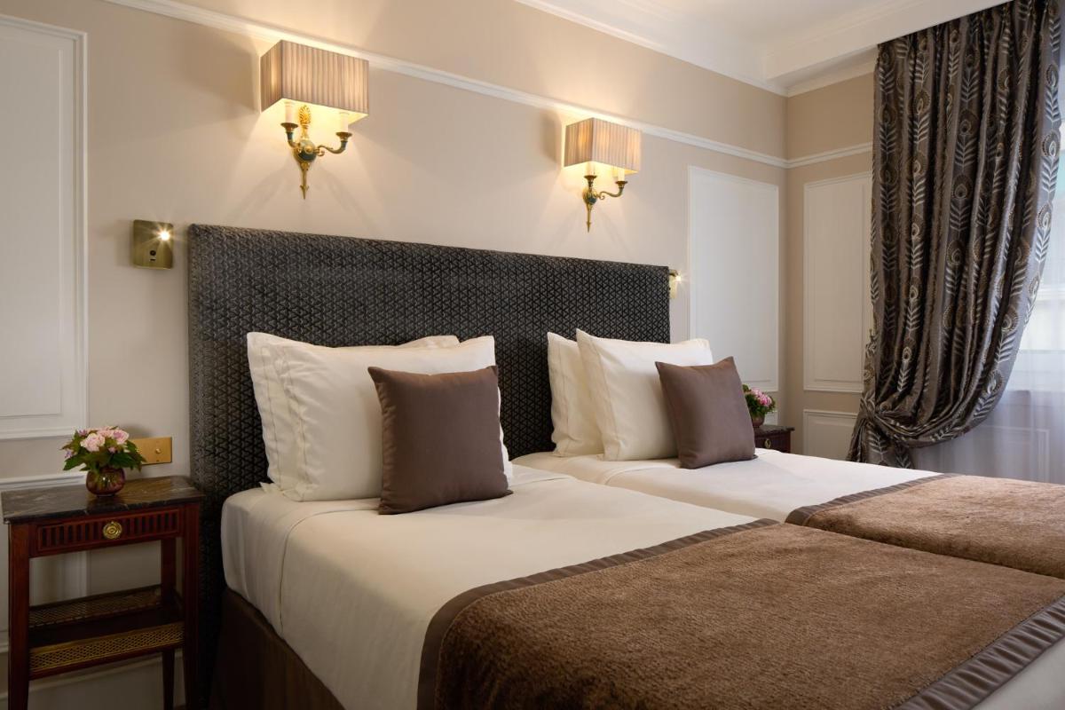 Un ou plusieurs lits dans un hébergement de l'établissement Majestic Hotel Spa - Champs Elysées Un ou plusieurs lits dans un hébergement de l'établissement Majestic Hotel Spa - Champs Elysées