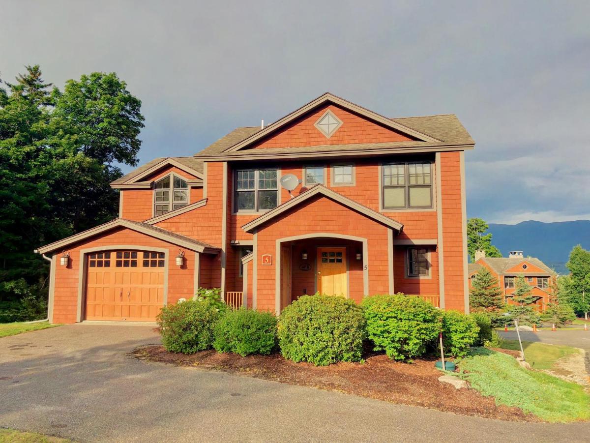 P5 Ski-in Ski-out rare find Presidential View single family with garage pool table ping pong - Housity