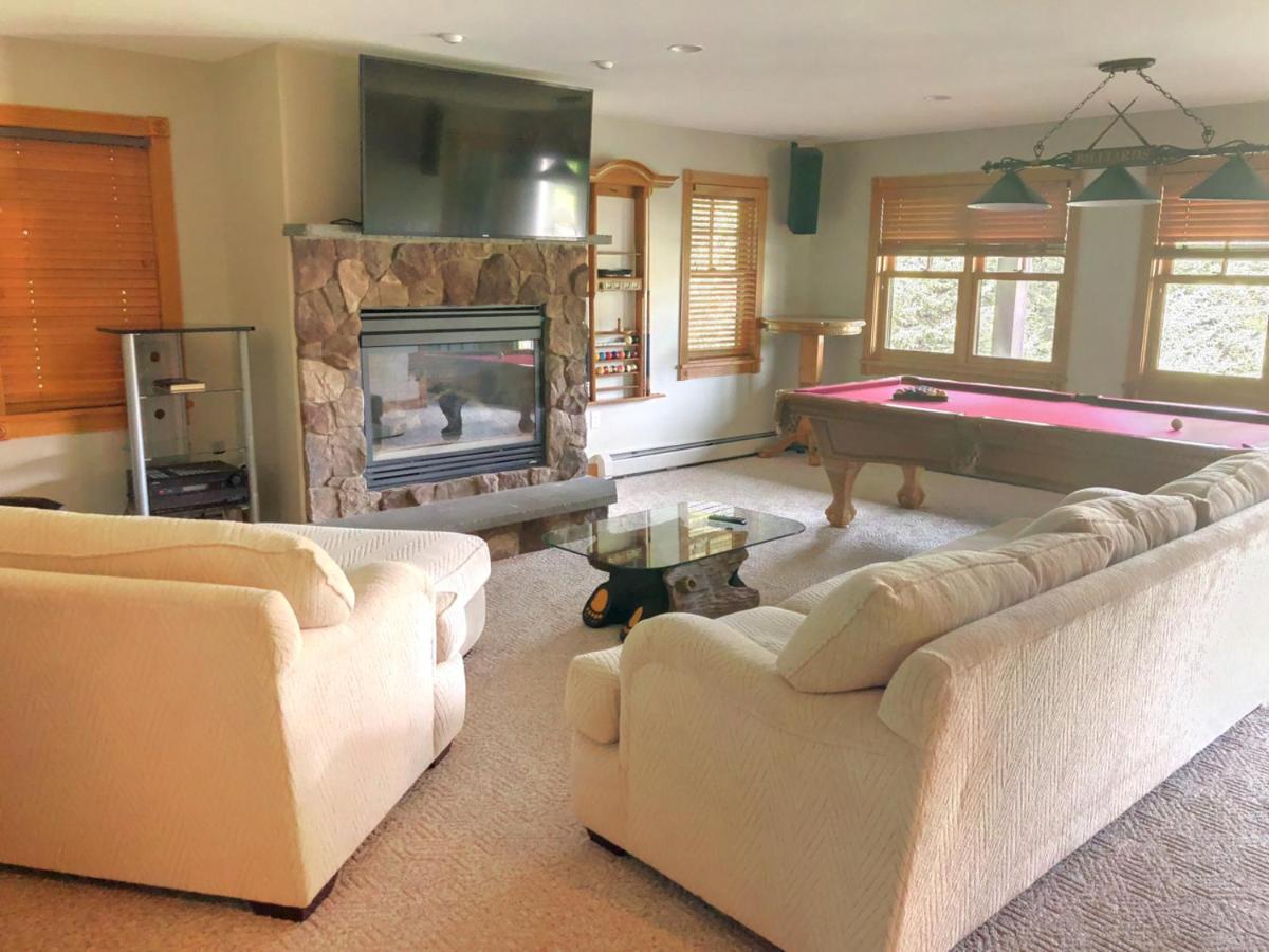 P5 Ski-in Ski-out rare find Presidential View single family with garage pool table ping pong - Housity