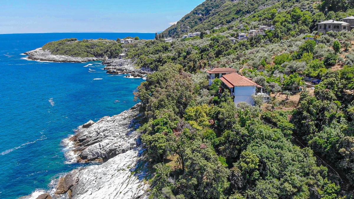 Katerina Fotopoulos Rooms & Apartments - Papanero com - Housity