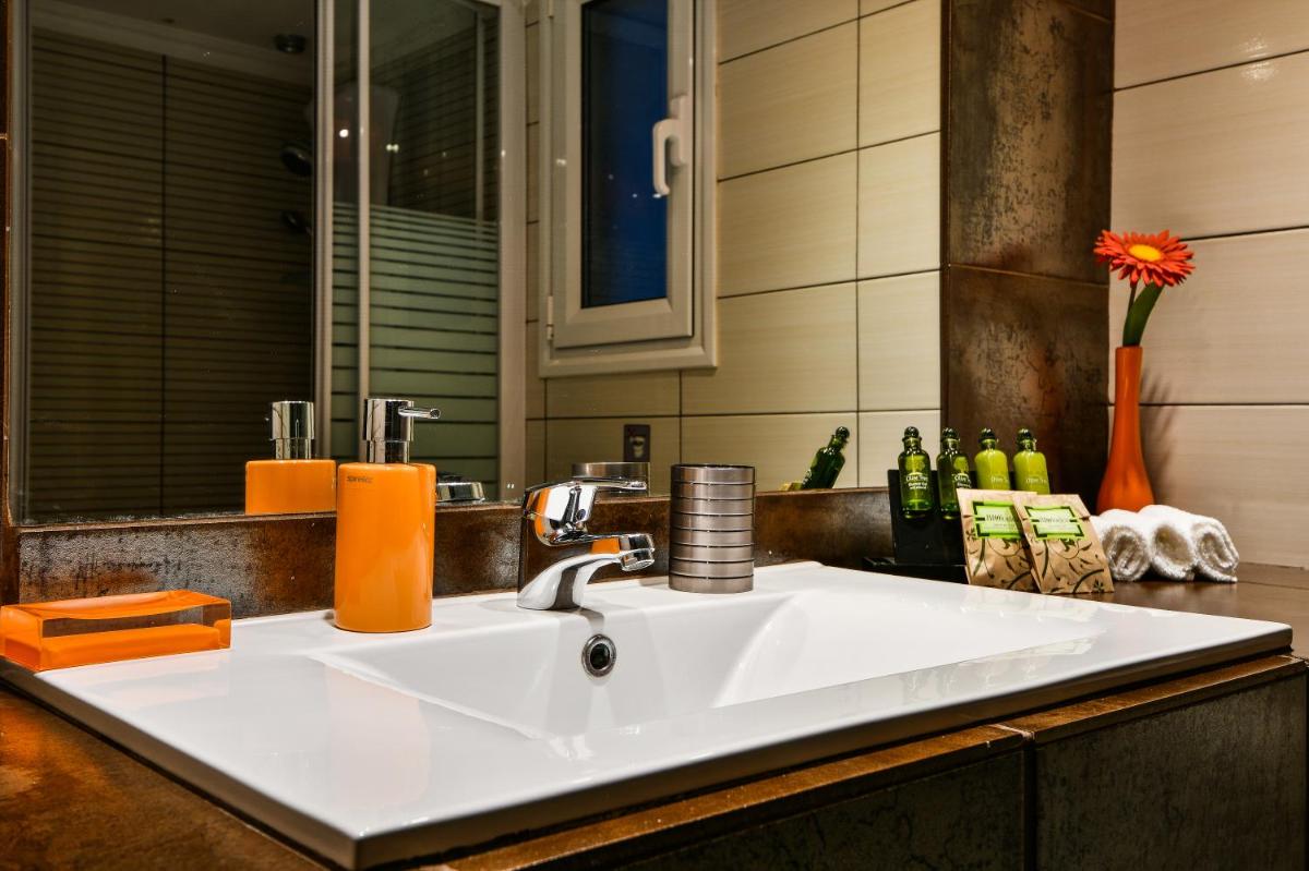 Suitetrails - Star Parthenon Apartment