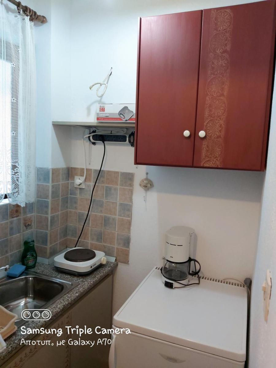 Katerina Fotopoulos Rooms & Apartments - Papanero com - Housity