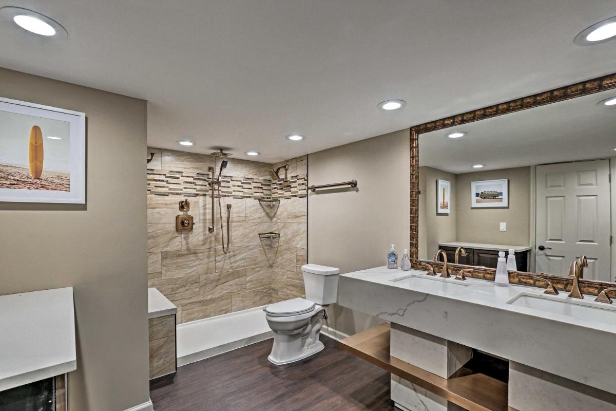 Spacious Family Home with Fire Pits, Large Yard - Housity