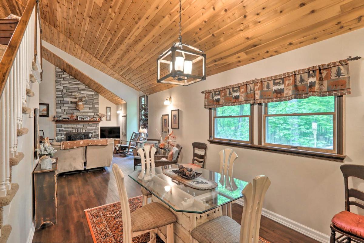 Relaxing Eagle Rock Resort Home - 1 Block to Lake! - Housity
