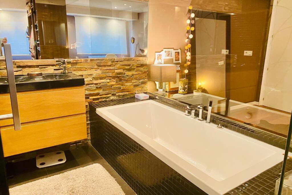 Apartamento Morriña Coruña-Galicia, 50m de la playa - Housity