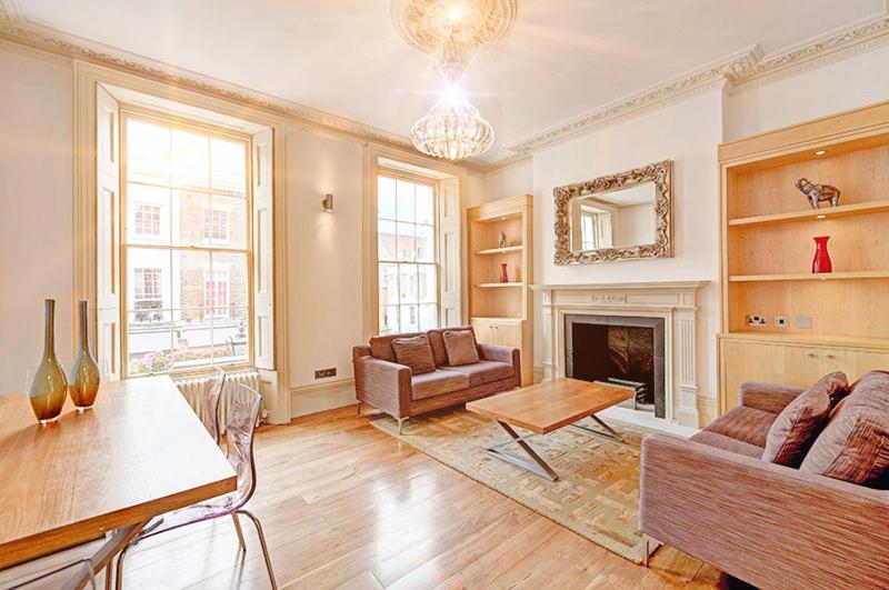 Luxury Massive TOWNHOUSE by Harrods - Housity