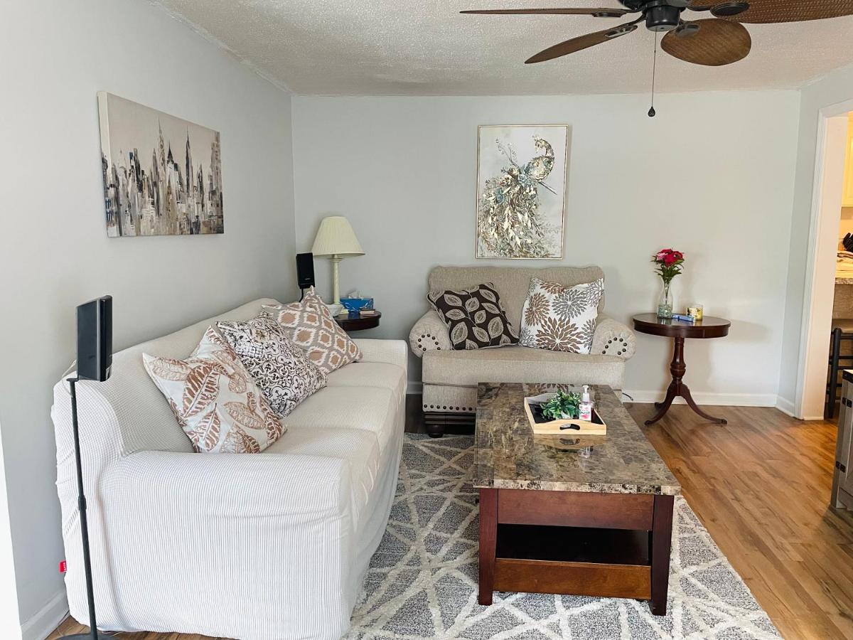 Cozy Home by the Lake - Housity