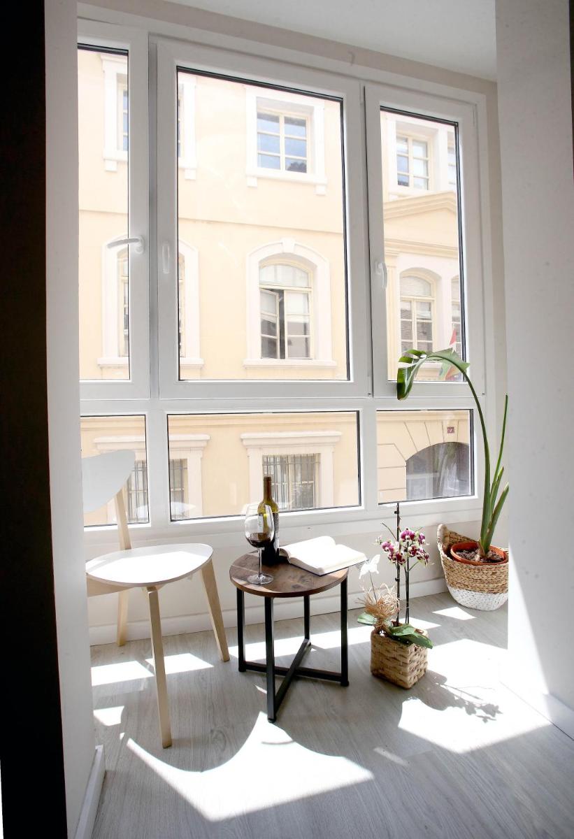 EL RINCON DE LA MERCED junto Laurel Aire acondicionado By Apartamentos Logrono - Hizvo