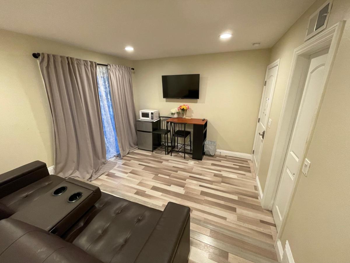 Lovely Room in Private House near Disneyland - Housity