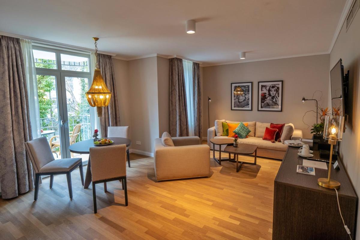 Ein Sitzbereich in der Unterkunft VILA VITA Rosenpark Ein Sitzbereich in der Unterkunft VILA VITA Rosenpark