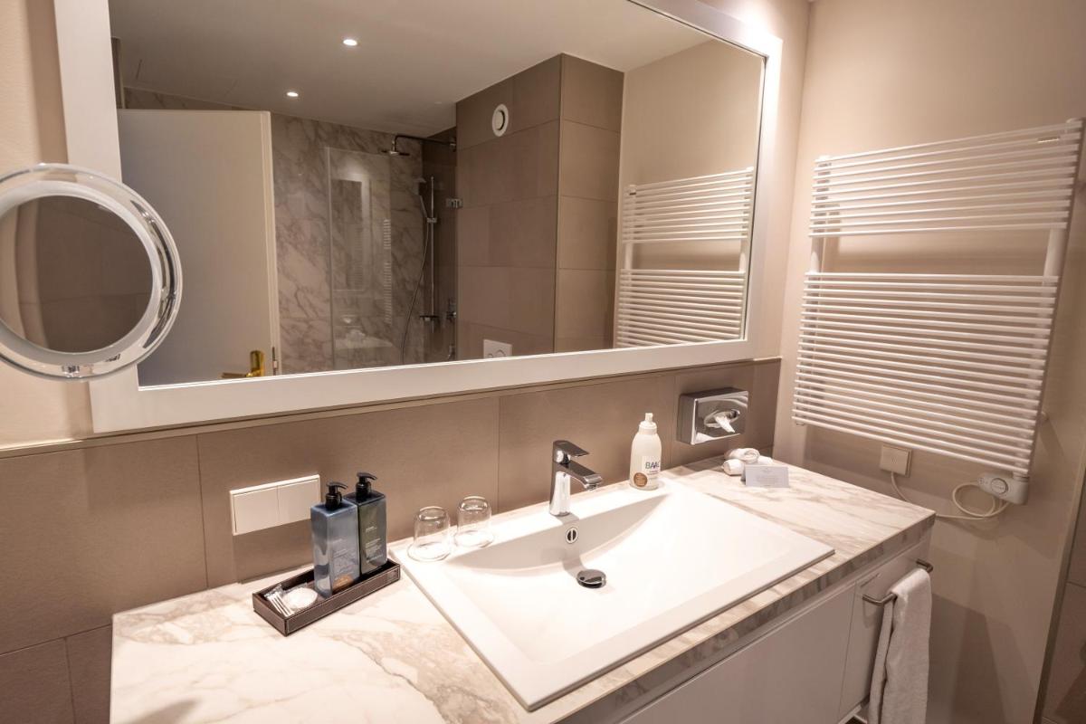 Ein Badezimmer in der Unterkunft VILA VITA Rosenpark Ein Badezimmer in der Unterkunft VILA VITA Rosenpark