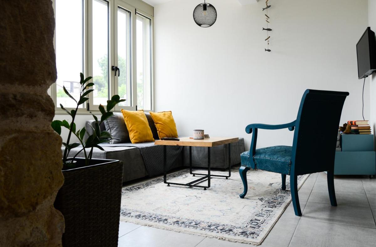 Suitetrails - Deus Apartments_ Athens Airport
