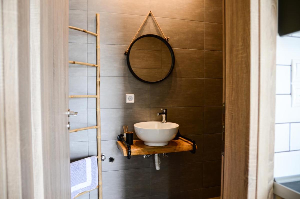 Suitetrails - Deus Apartments_ Athens Airport