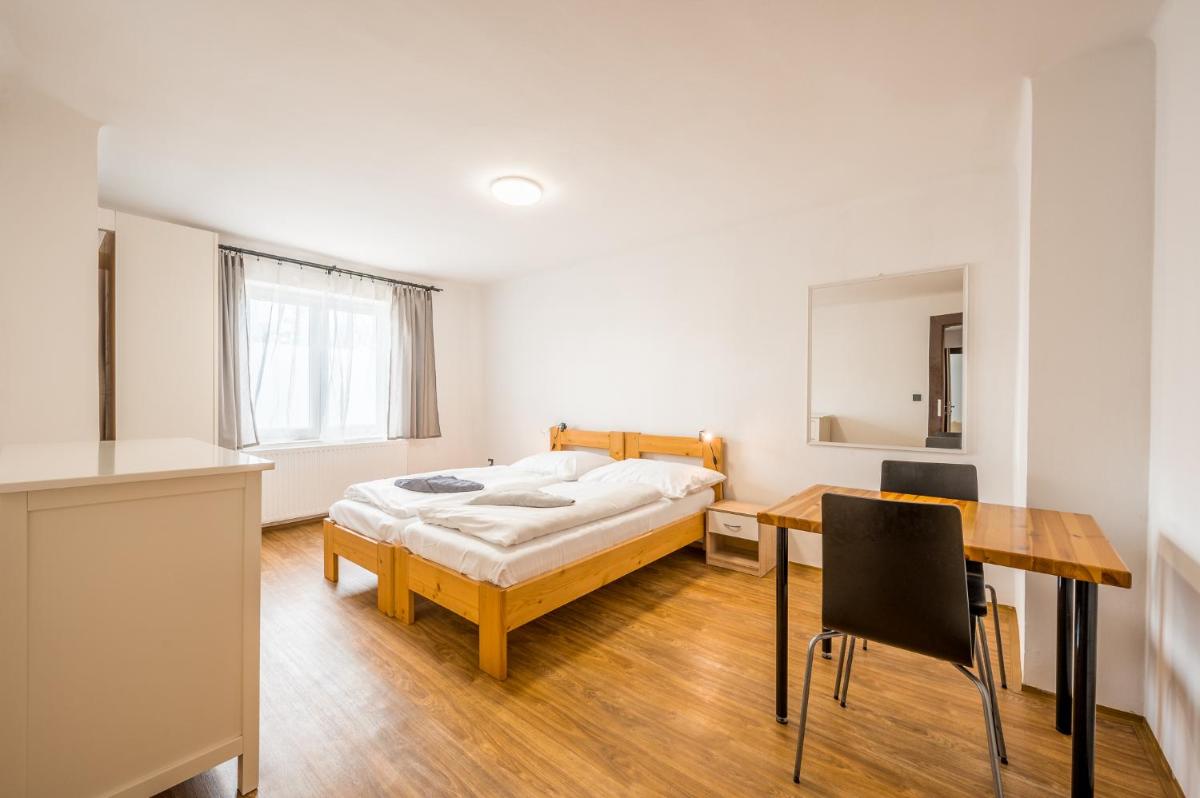 Penzion U Tesly - Housity