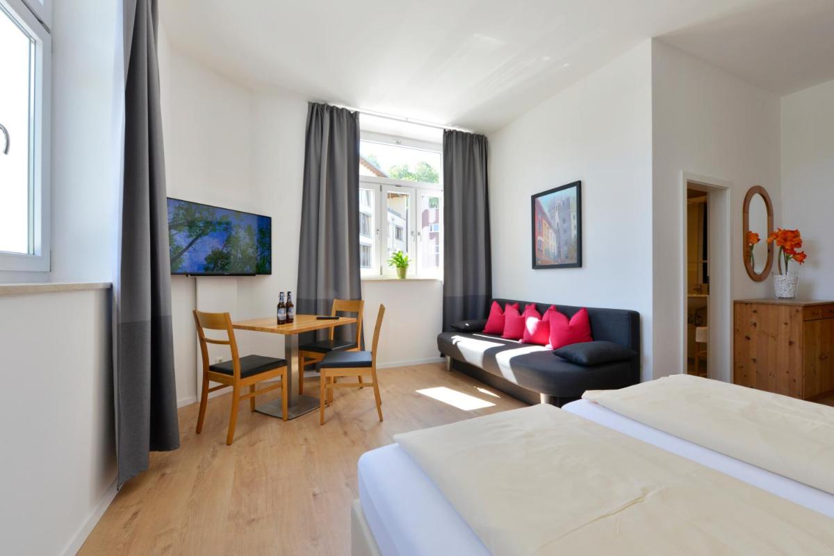 Hotel Garni Pension Gambrinus - Housity