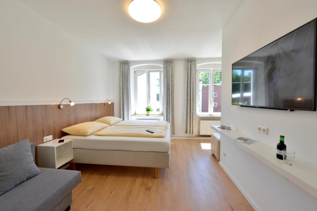 Hotel Garni Pension Gambrinus - Housity