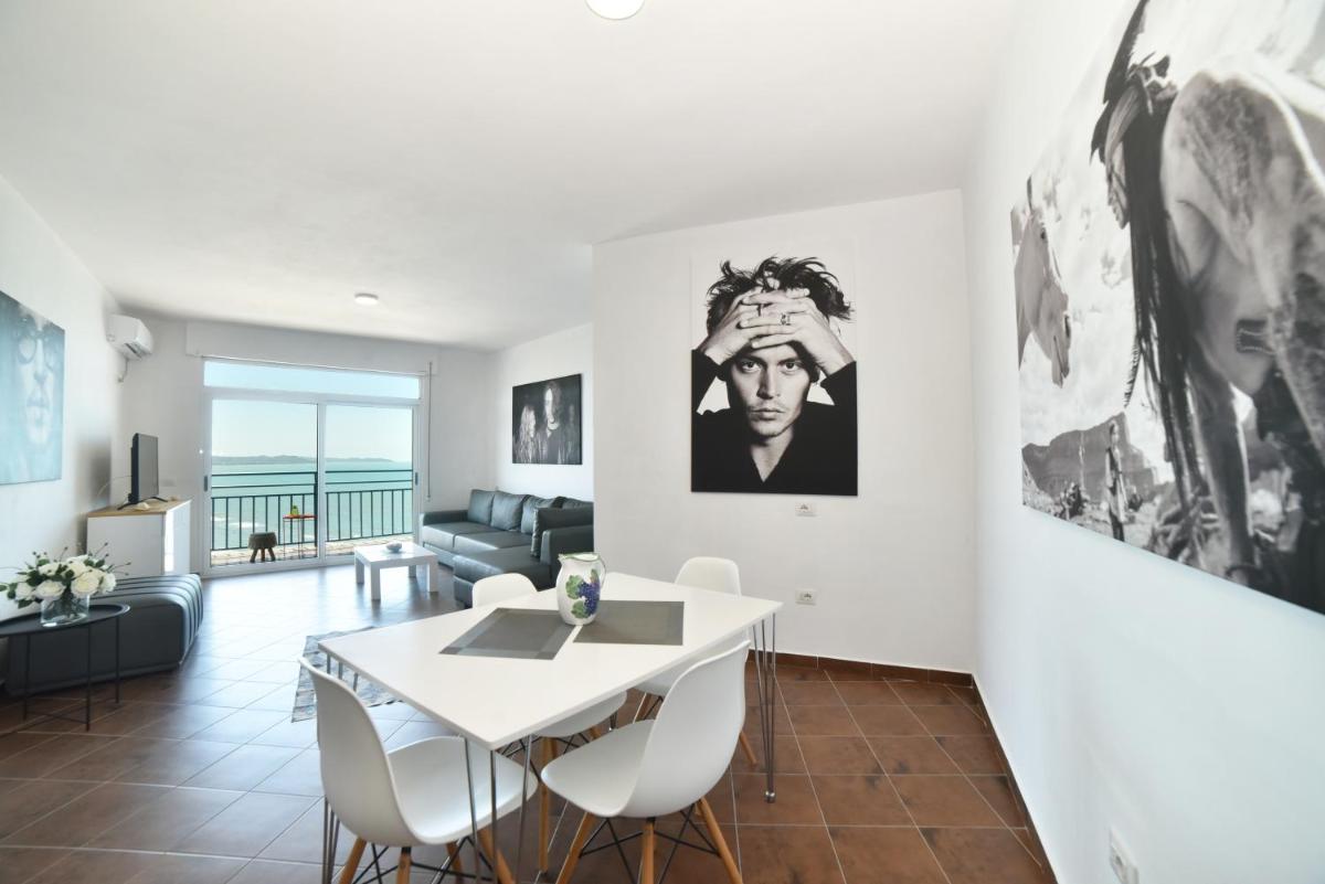 Beachfront Marilyn - Housity