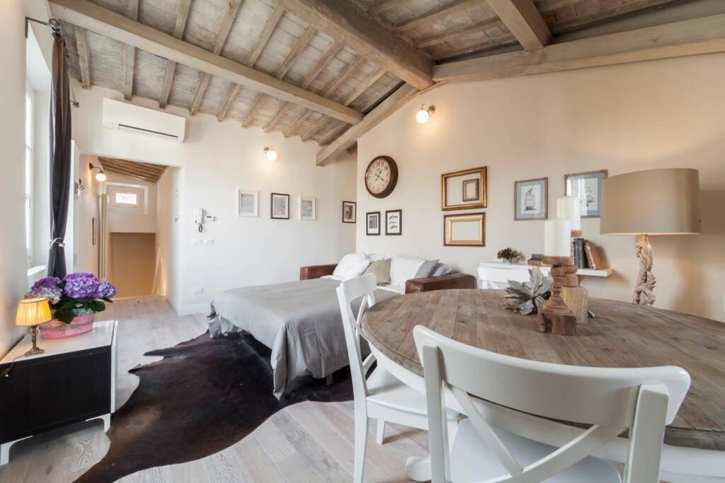 Firenze top-floor flat close to Arno - Housity