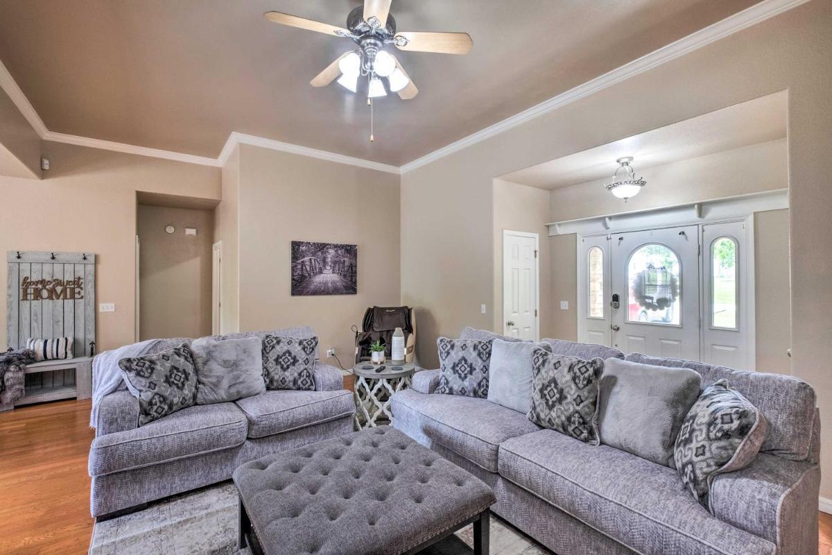 Bella Vista Home with Yard Half Mile to Trails! - Housity