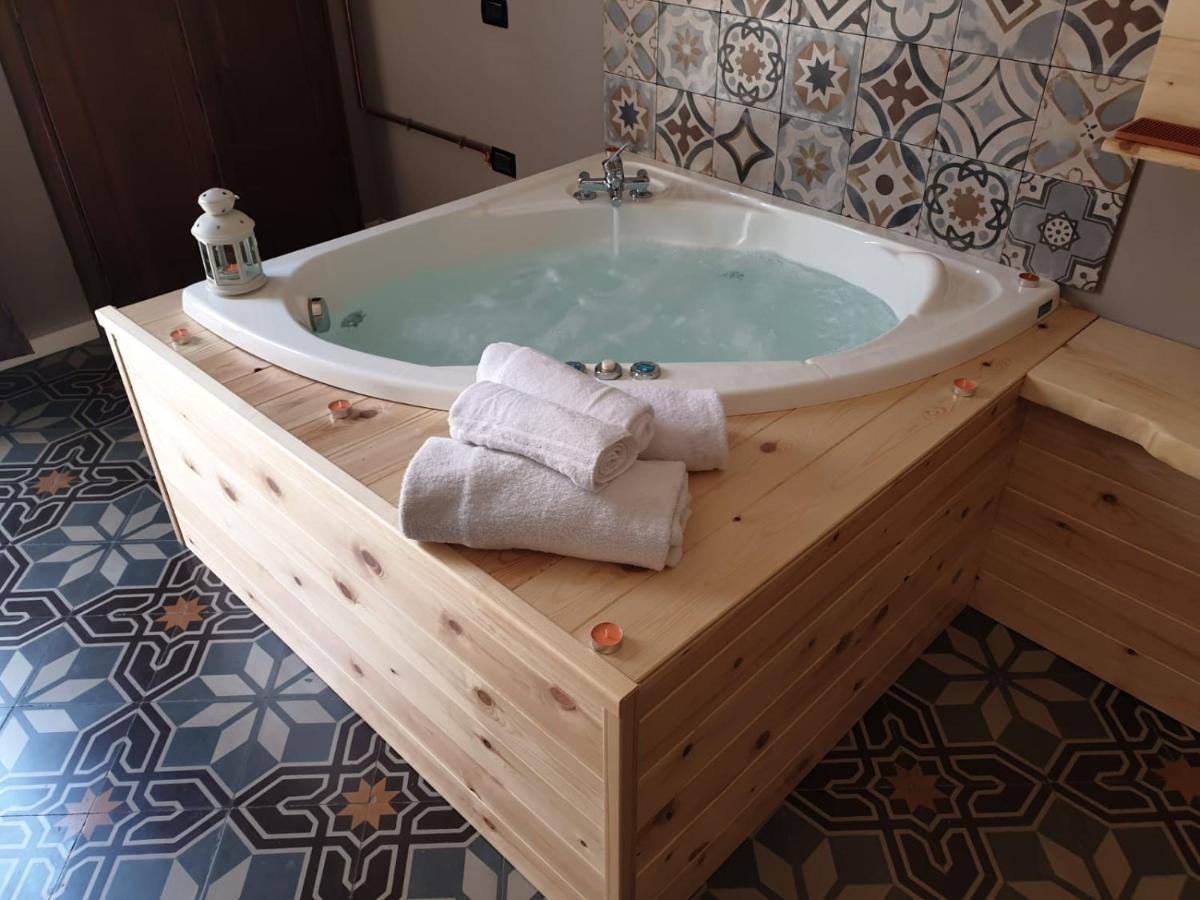 Suitetrails - WineExperience- WINE&JACUZZI SUITE