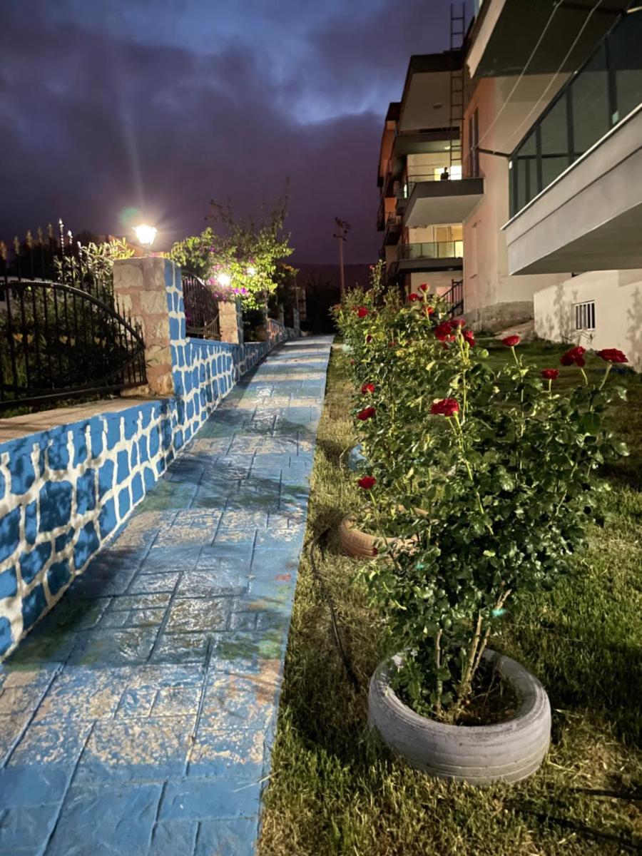 Mina Suit Apart - Housity
