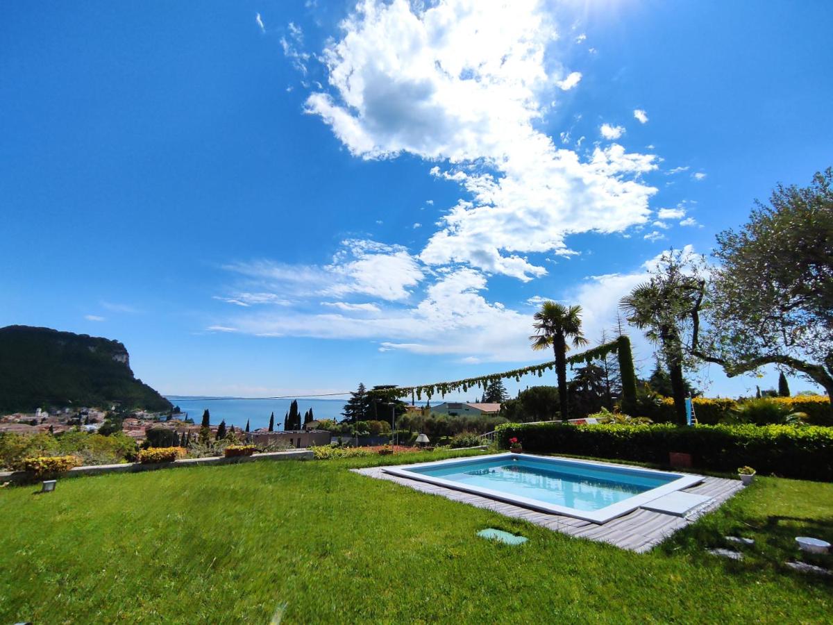 Love Nest with Pool and Lake view - Housity