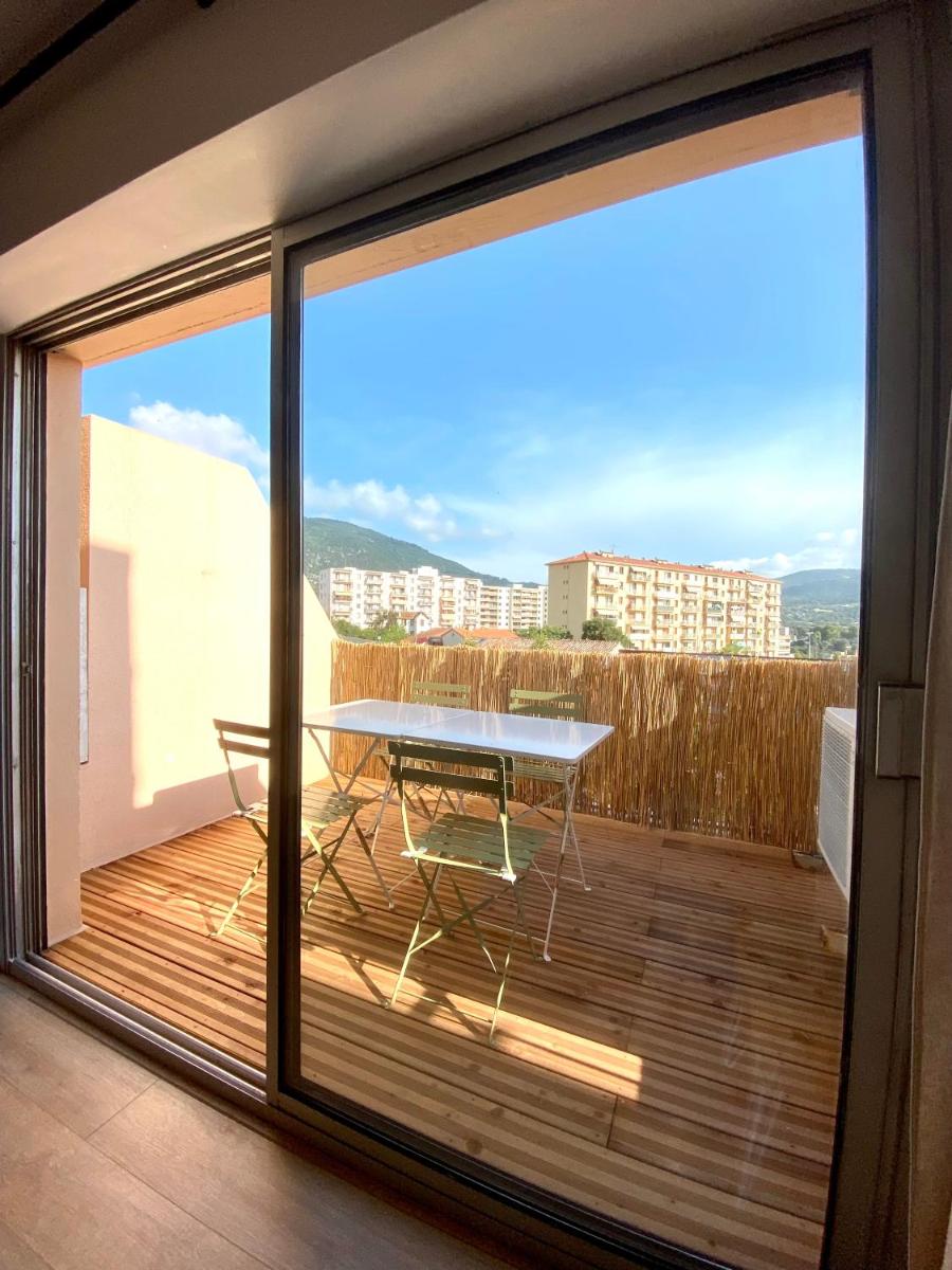 Superbe T2 équipé proche centre ville Ajaccio avec parking - Housity
