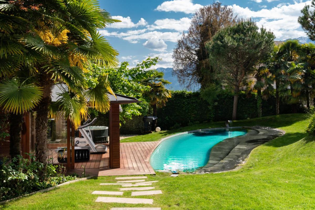 Montreux Rotana Garden House with Private Pool - Swiss Hotel Apartments - Housity