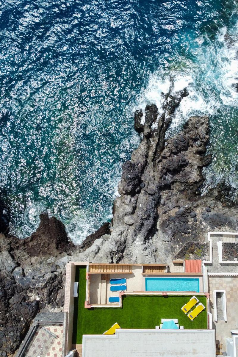 Coastal Dream with heated pool - Housity