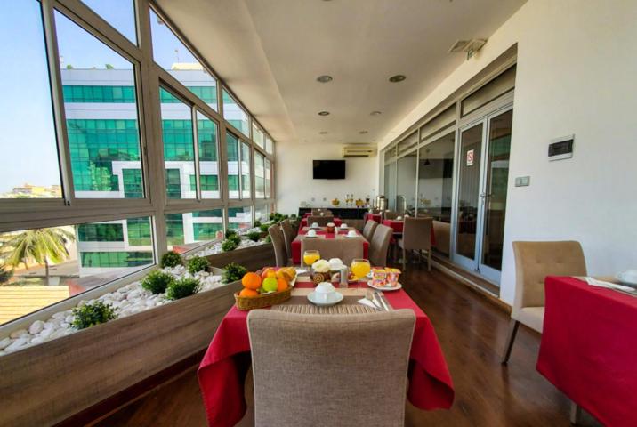 Hotel Nina - Housity