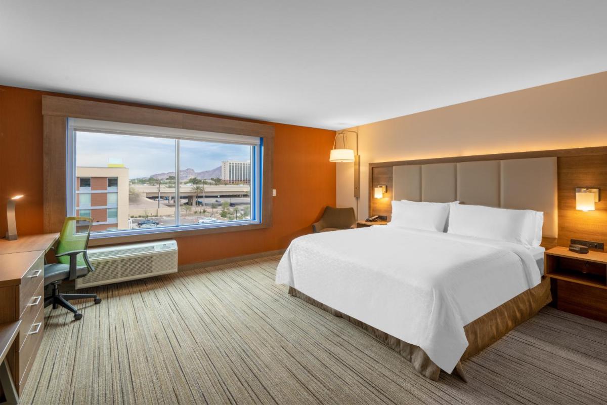 Holiday Inn Express & Suites - Phoenix - Airport North, an IHG Hotel - Housity