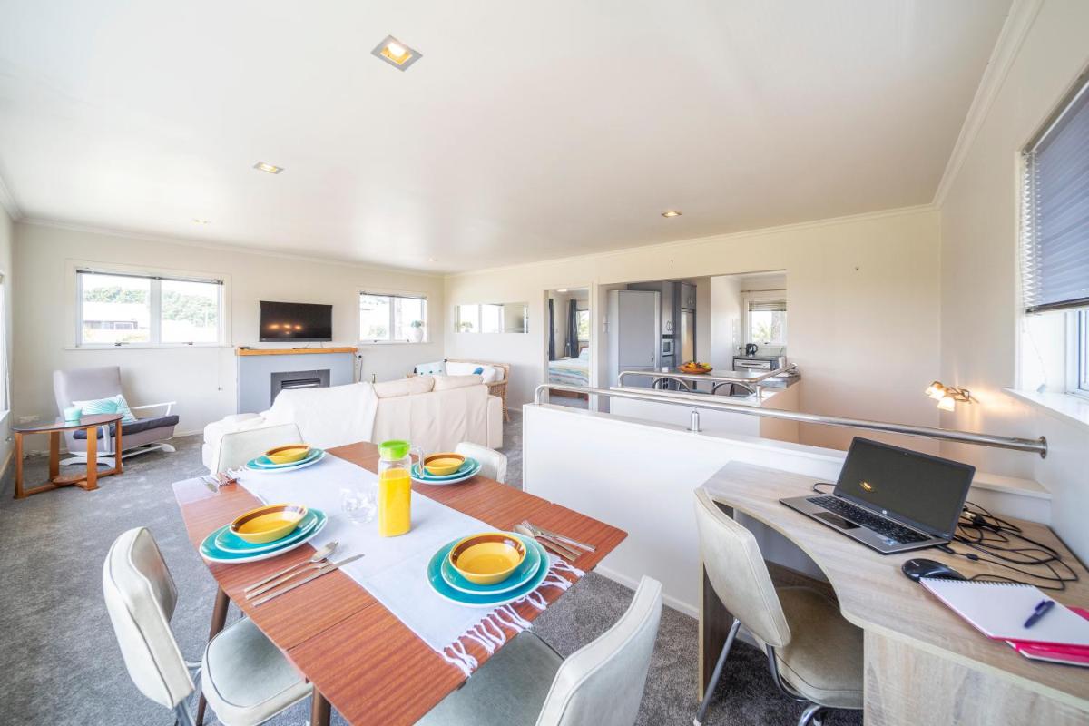 Taranaki Beach House - Great Sea Views - Housity