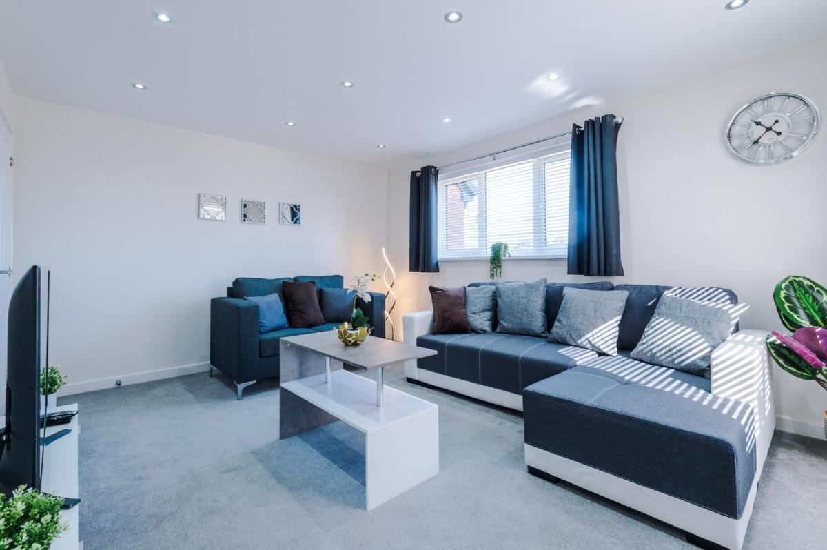 Vidale Court, 3 Bedroom House with River Irwell view, sleeps 6 - Housity