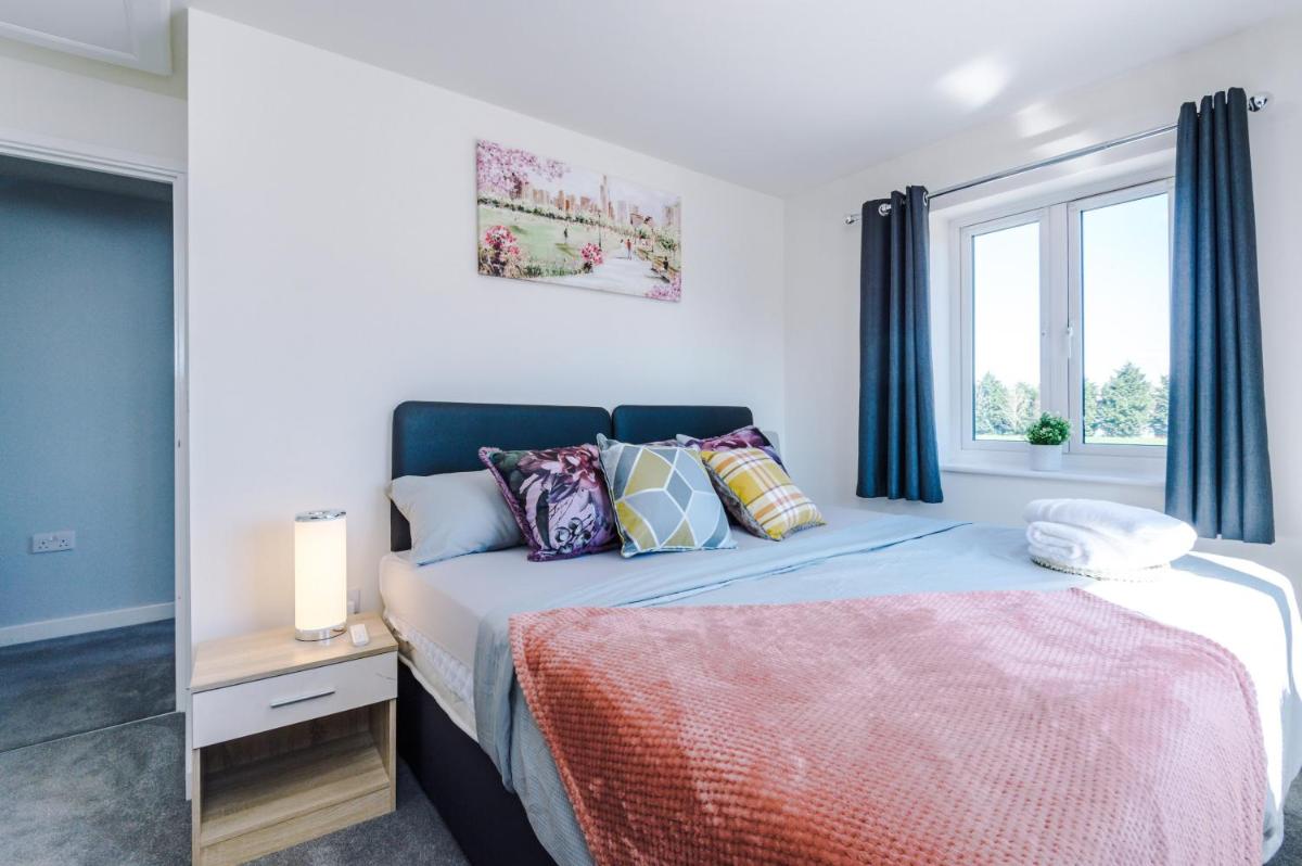 Vidale Court, 3 Bedroom House with River Irwell view, sleeps 6 - Housity