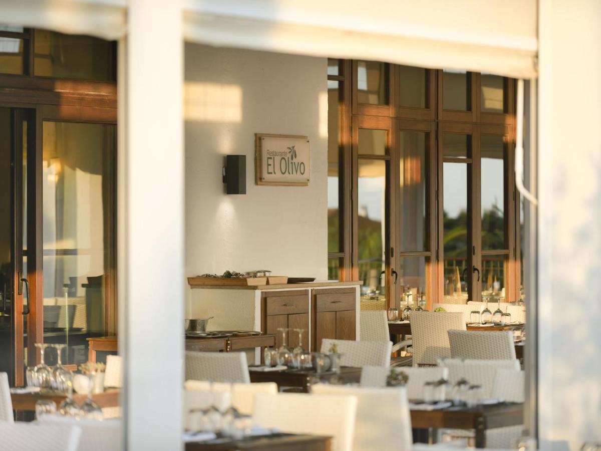 Un restaurante o sitio para comer en Hotel Fuerte El Rompido