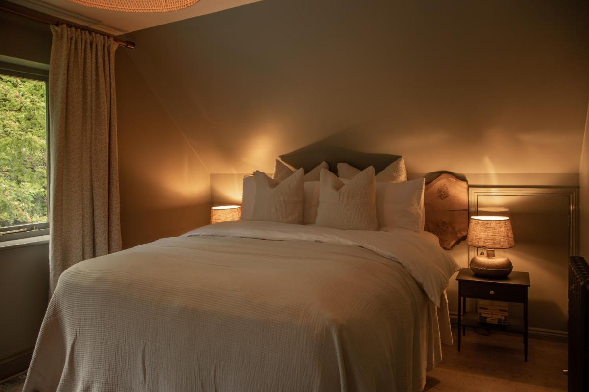 Beautiful Luxury Property in the Surrey Hills - Housity