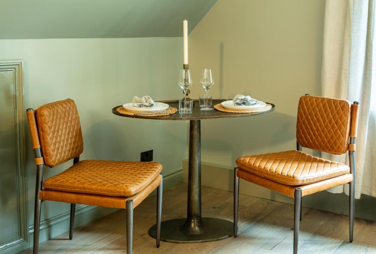 Beautiful Luxury Property in the Surrey Hills - Housity