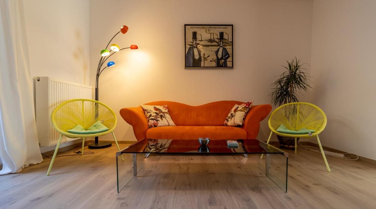 Lyves Two - Housity