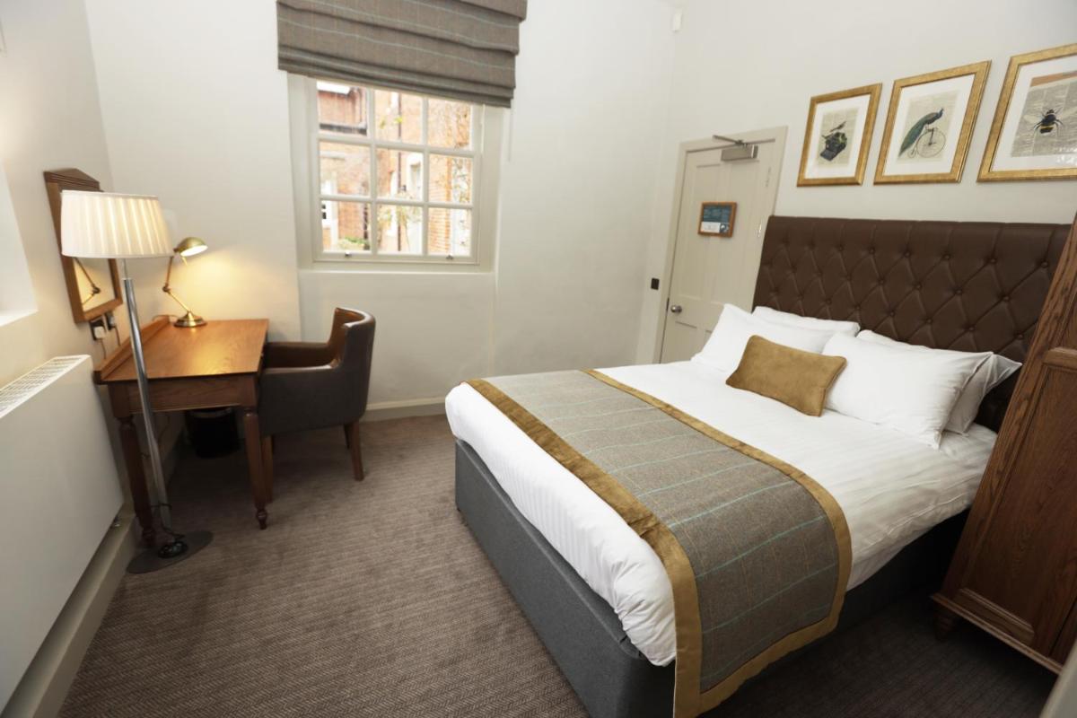 Chicheley Hall - Housity