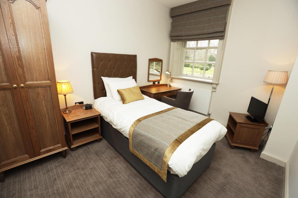 Chicheley Hall - Housity