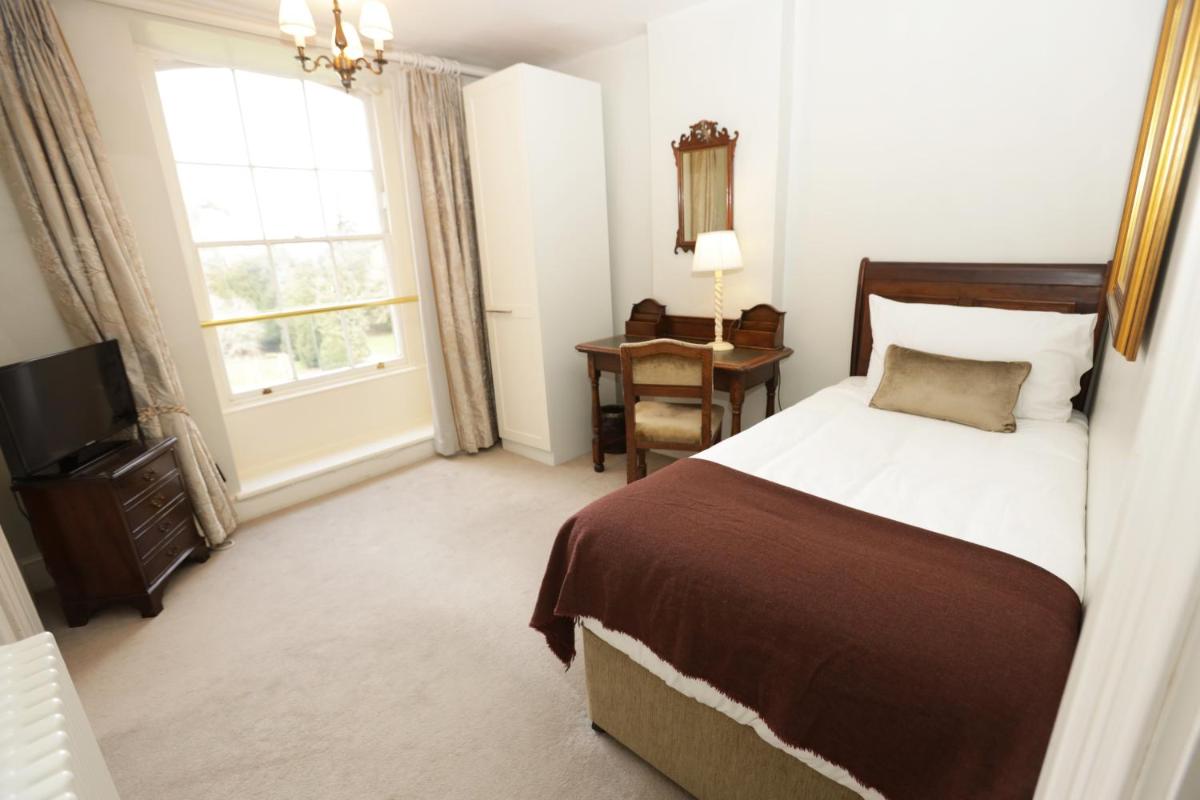 Chicheley Hall - Housity