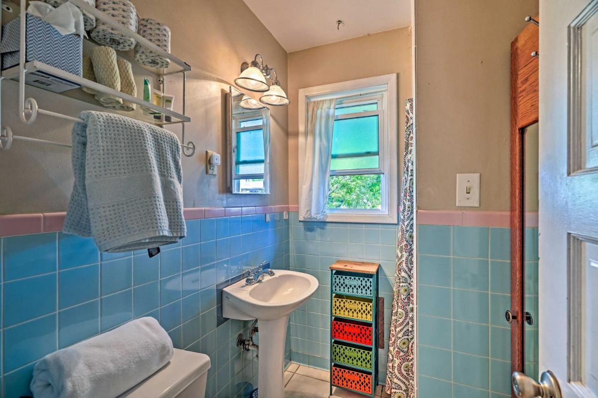 Quaint Garden City Studio with Hot Tub Pets Welcome - Housity