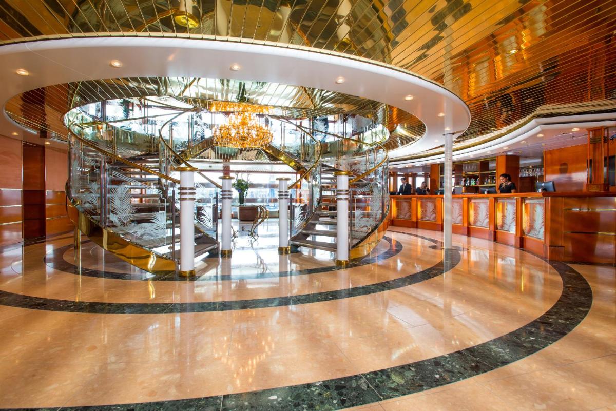 Sunborn London Yacht Hotel - Housity