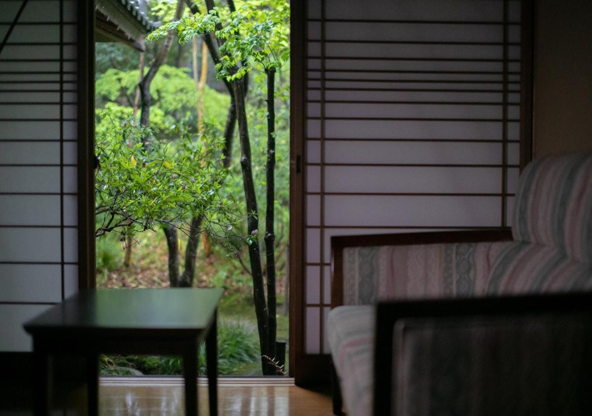 Yufuin Onsen Hinoharu Ryokan - Housity
