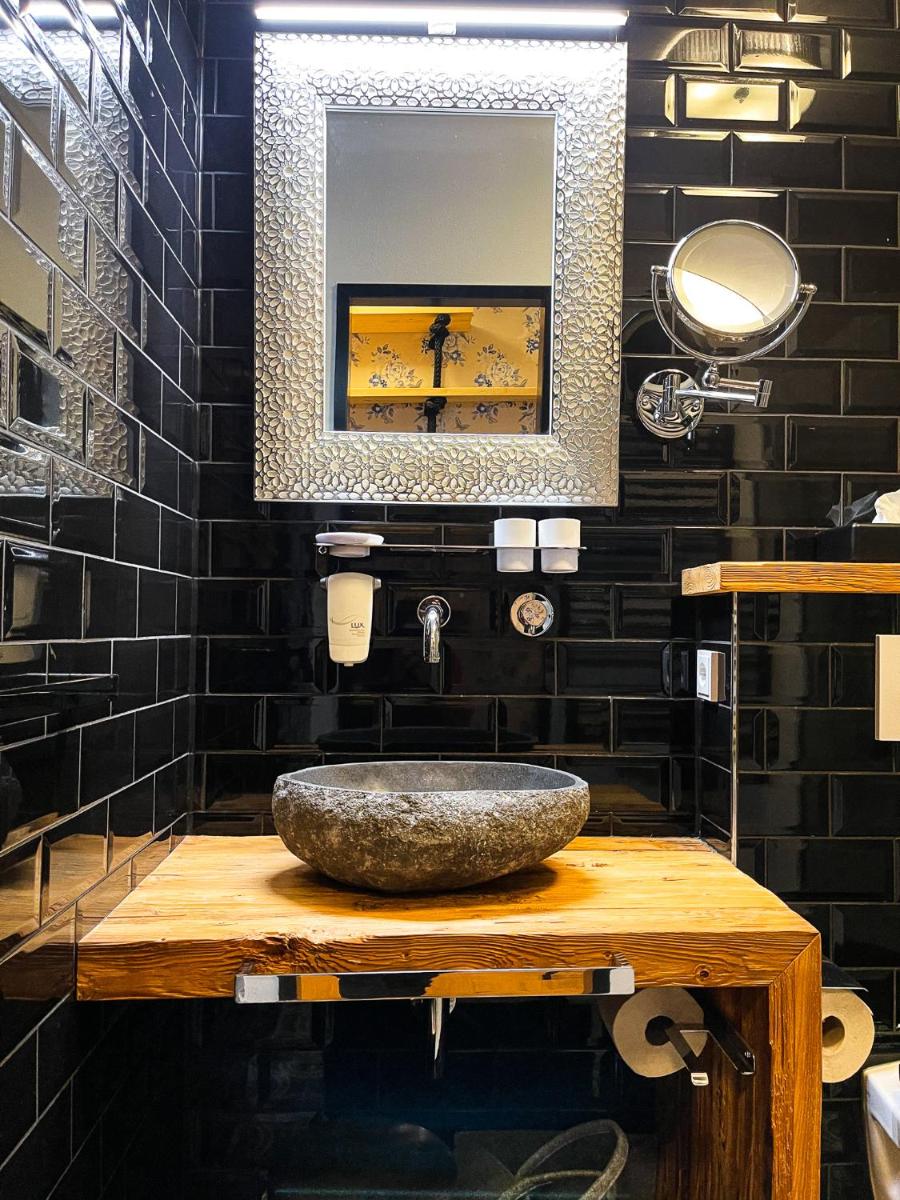 Ein Badezimmer in der Unterkunft Design Hotel ALPENLIEBE - - - - Boutique-Flair - - - -