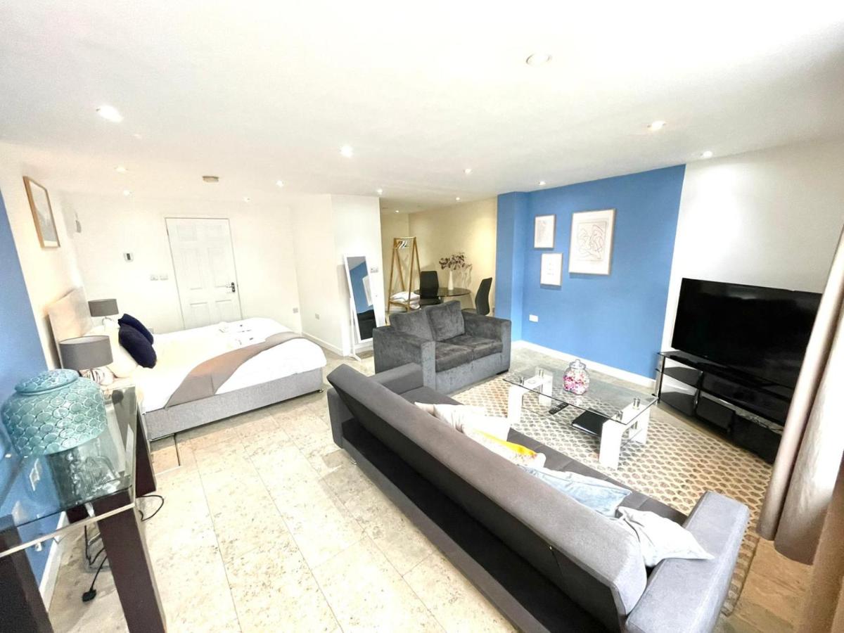 Koala & Tree - Massive Studio Apartment centric location - Short Lets & Serviced Accommodation Cambridge - Housity