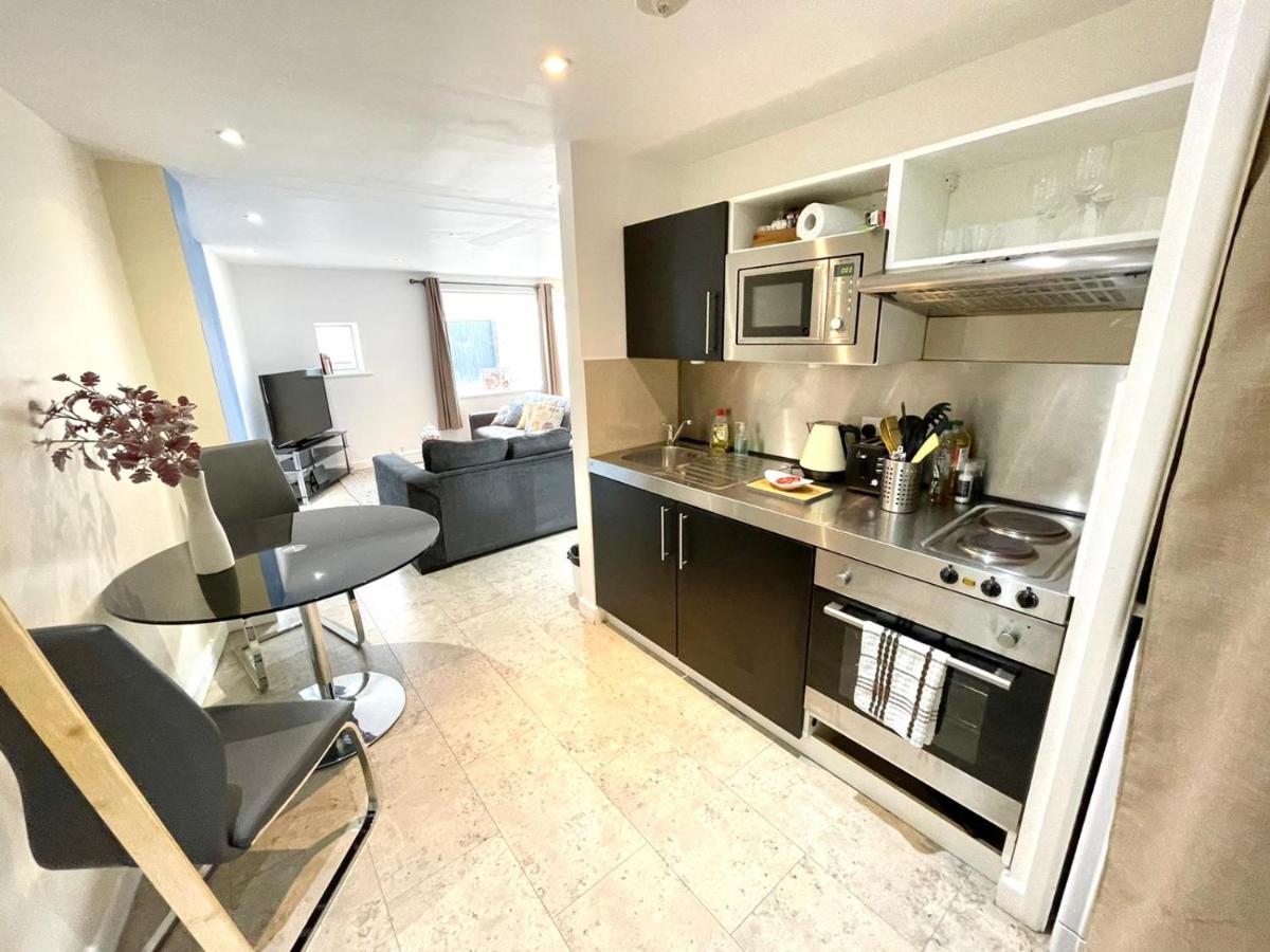 Koala & Tree - Massive Studio Apartment centric location - Short Lets & Serviced Accommodation Cambridge - Housity