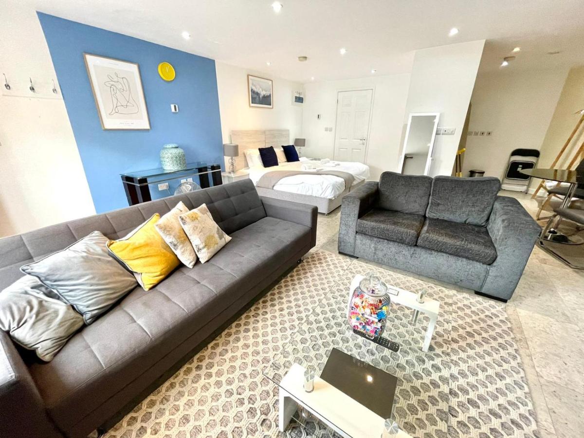 Koala & Tree - Massive Studio Apartment centric location - Short Lets & Serviced Accommodation Cambridge - Housity