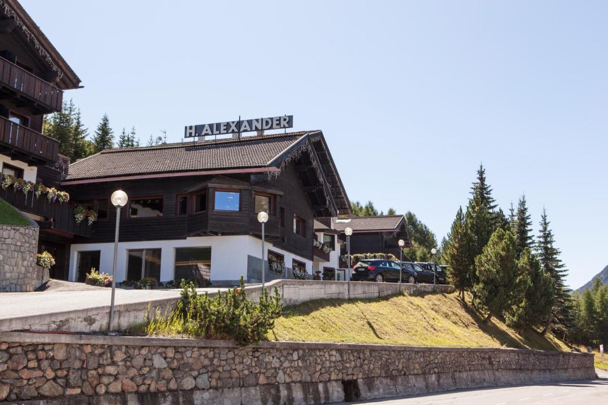 Alexander Charme Hotel - Housity